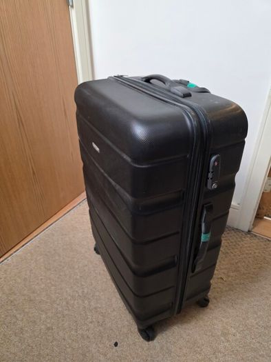 Large Suitcase (max check in size)