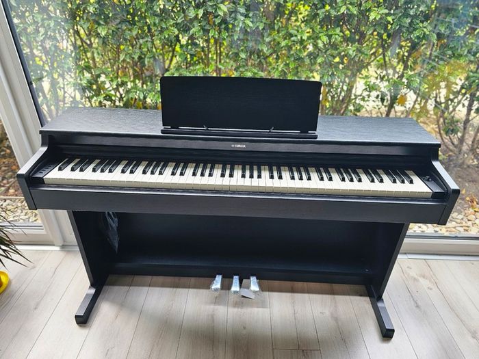 Yamaha Digital Piano - Arius YDP-165