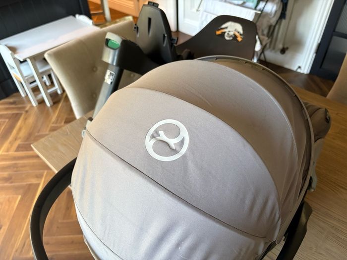 Cybex Cloud Z I-Size with Isofix 360 Swivel Base