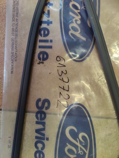 Genuine Ford Sierra Mk1 RH Outer Rear Window Trim Part No. 6137722 - NEW OLD STOCK (NOS)