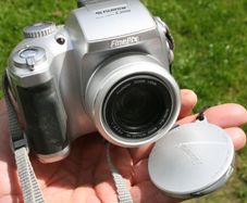Fujifilm FinePix S3000 3.2MP 6x Zoom Mini SLR Style Digital Camera