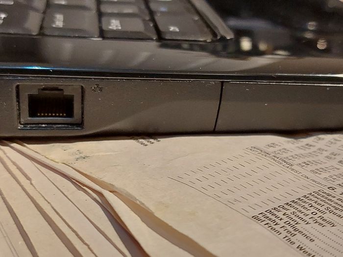 Dell Inspiron 1545, Model PP41L, Intel Pentium Dual-Core CPU T4300, 2.1GHZ, 4GB Ram, 238GB SSD, Windows 10, Microsoft Edge, chrome and VLC