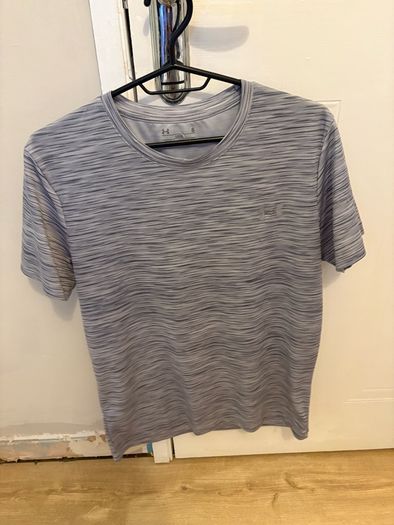 Under armour t shirts men's small