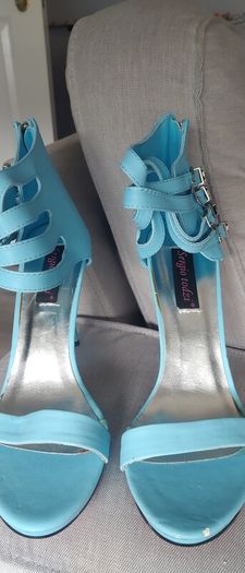 Sandals new reduced due to small damage size EU 40