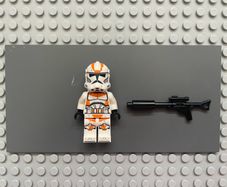 lego Star Wars sw1235 Clone Trooper, 212th Attack Battalion (Phase 2) minifigure- White Arms, Dirt Stains, Nougat Head, Helmet with Holes