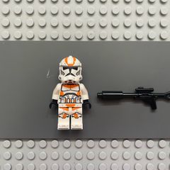 lego Star Wars sw1235 Clone Trooper, 212th Attack Battalion (Phase 2) minifigure- White Arms, Dirt Stains, Nougat Head, Helmet with Holes
