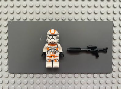 lego Star Wars sw1235 Clone Trooper, 212th Attack Battalion (Phase 2) minifigure- White Arms, Dirt Stains, Nougat Head, Helmet with Holes