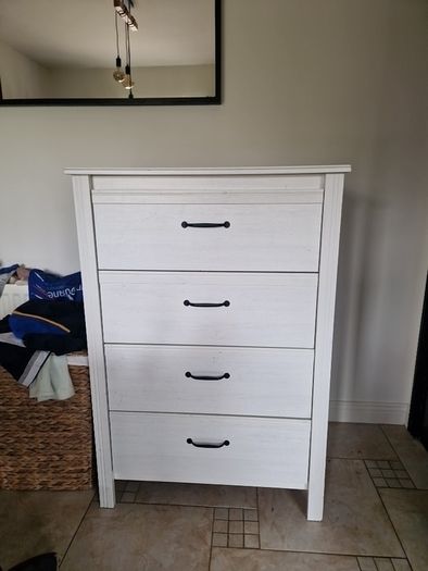 Chest of drawers