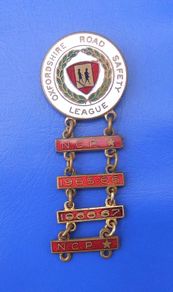 OXFORDSHIRE ROAD SAFETY LEAGUE (child's road safety courses) - award badge with 4 bars (1960's). Rare with added bars.