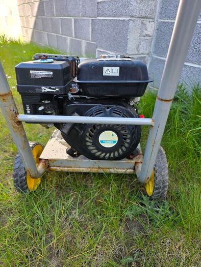 powerwasher for parts or repair /fuel is leaking from the tank /
