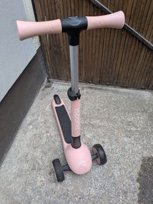 iSporter Kids 3-Wheel Scooter with Light-Up LED Wheels (Pink)
