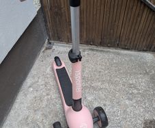 iSporter Kids 3-Wheel Scooter with Light-Up LED Wheels (Pink)