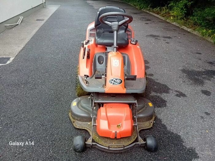 Ride on lawnmower