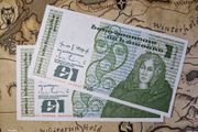 1 Pound B Series Sequential Pair 16/02/07 Queen Medb IRISH NOTE