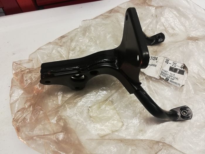 Kawasaki ZXR400 fairing bracket