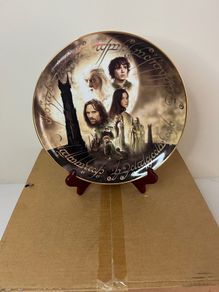 The Lord of the Rings - Danbury Mint Collectible Plate 12 Inch - The Two Towers - Porcelain With Stand In Box