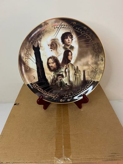 The Lord of the Rings - Danbury Mint Collectible Plate 12 Inch - The Two Towers - Porcelain With Stand In Box