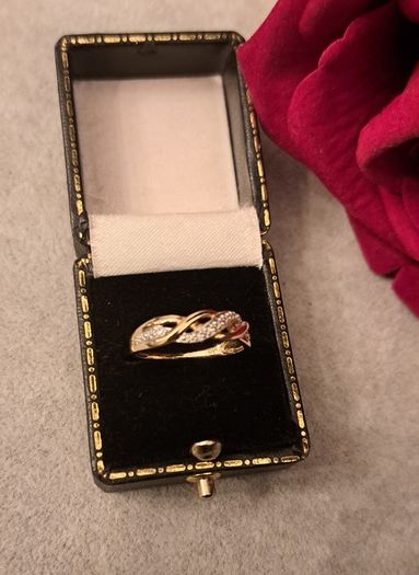 9ct diamond gold ring size O