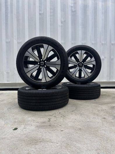 Genuine Volvo R-Design 19" Alloy Wheels