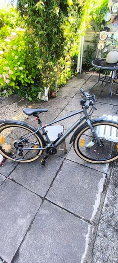 Lady Bike DEW 2022 Satin Asphalt Grey SM in very good condition been serviced short time ago uesed very little is good as new.