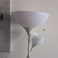 White Floor Lamp with Reading Light   Excellent Condition