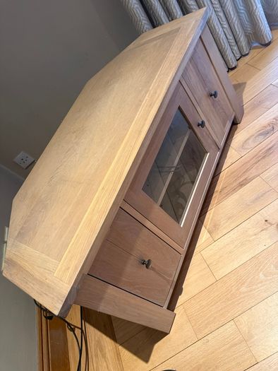 Solid Oak Corner TV Unit / Media Cabinet  Excellent Condition