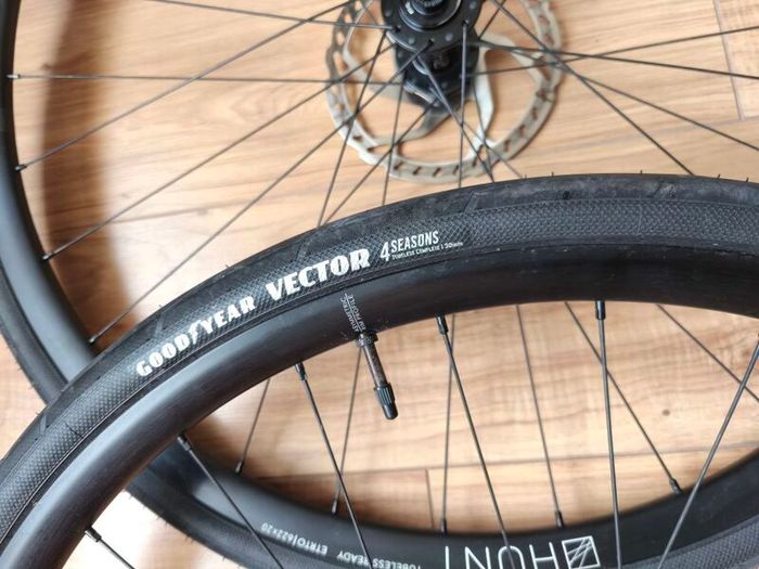 HUNT 4 Seson Gravel Disc wheelset