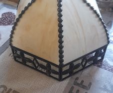 Vintage Style Tiffany Lamp Shade featuring Caramel Beige Glass Panels on a Decorative Metal Frame, Postage Available or Collection