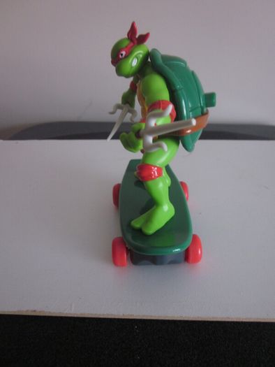 Teenage Mutant Ninja Turtles Sewer Shredders -Raphael