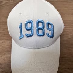 Taylor Swift - white cap 1989