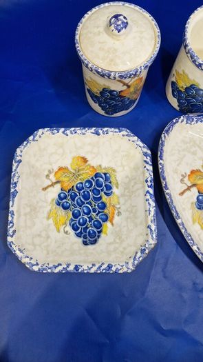 Italian Ceramic Set  Due Torri  Grapes Design  4 Piece