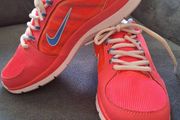 Ladies NIKE Trainers .. Size: 5 UK .. Like New ... Price Drop