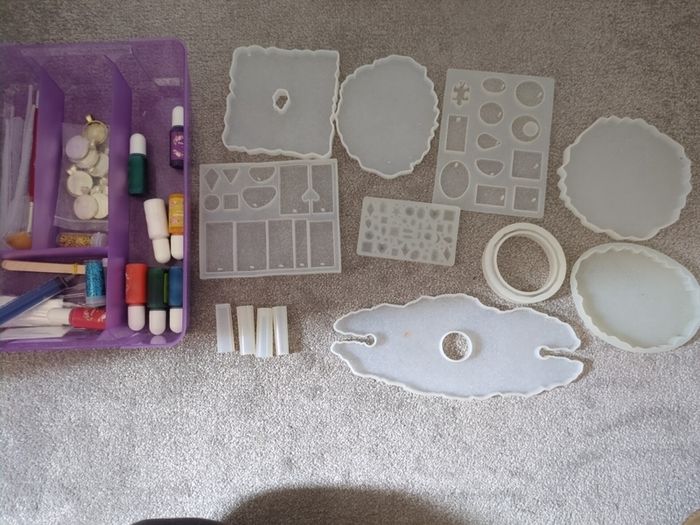 resin moulds and pigment bundle