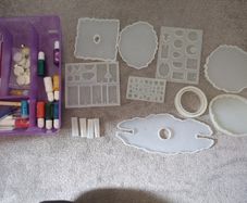 resin moulds and pigment bundle