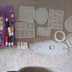 resin moulds and pigment bundle