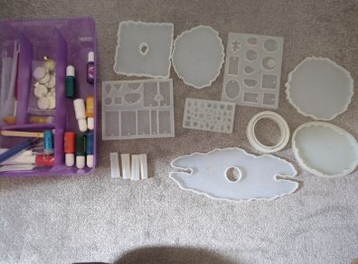 resin moulds and pigment bundle