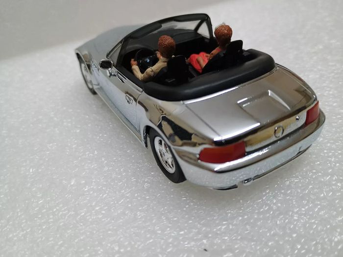 Corgi James Bond Attache Case with 8  Chrome Bond Cars