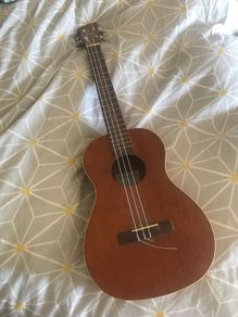 Baritone Ukelele missing a string