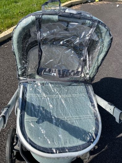 Uppababy Vista V2 Emmett Green with EUR260 accessories