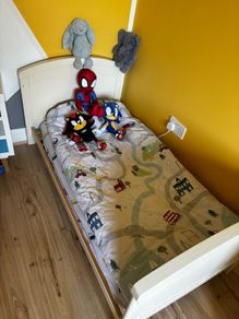 Toddler bed