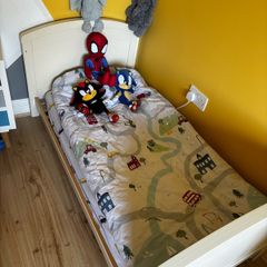 Toddler bed