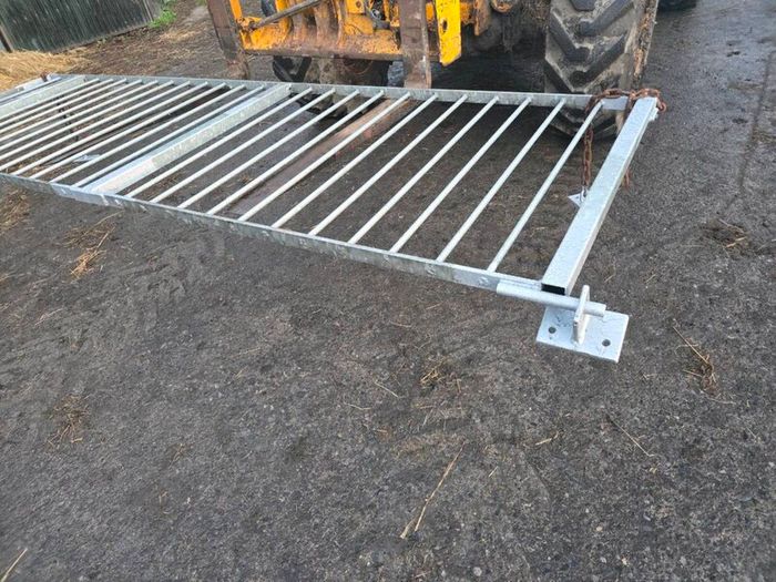 Hay rack for wall 3250mm long