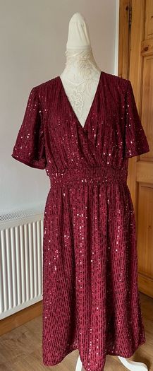 V by Very Occassion Stunning dress long length with sequins size 18 New with tags