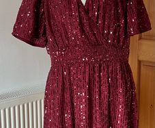 V by Very Occassion Stunning dress long length with sequins size 18 New with tags
