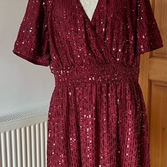 V by Very Occassion Stunning dress long length with sequins size 18 New with tags