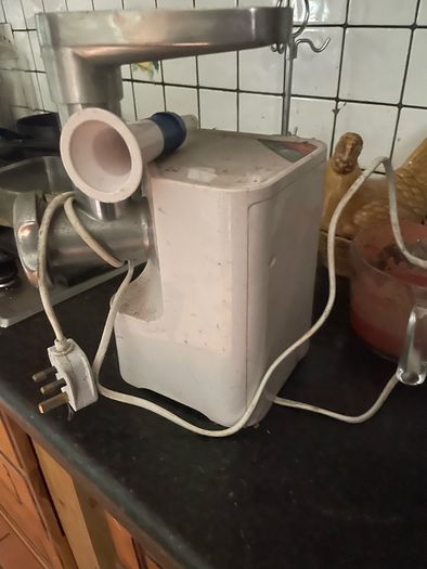 mincer, not used in a long time.silver crest, Lidl i think