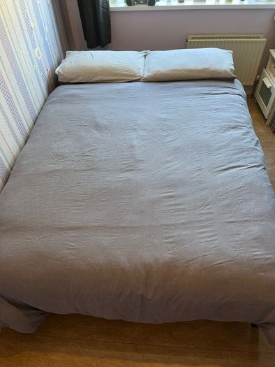 Double Bed: mattress, bed base and 2 pilow