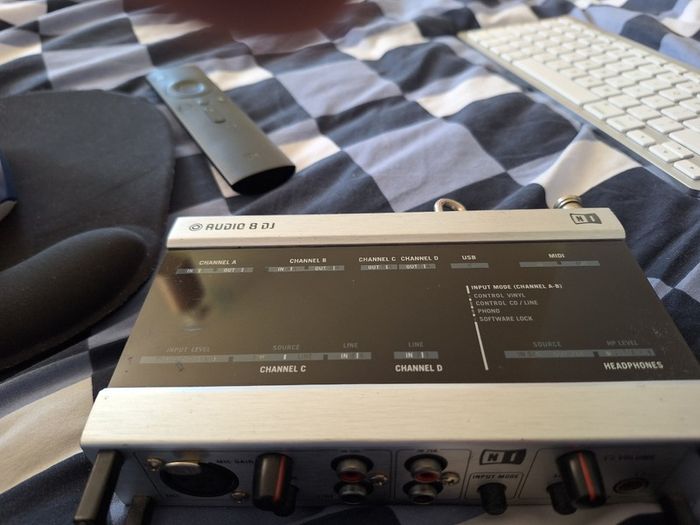 Native Instruments Audio 8 DJ