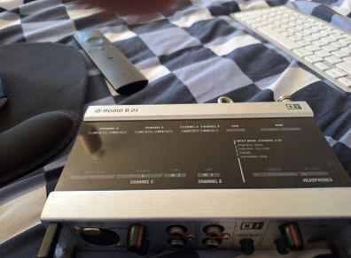 Native Instruments Audio 8 DJ