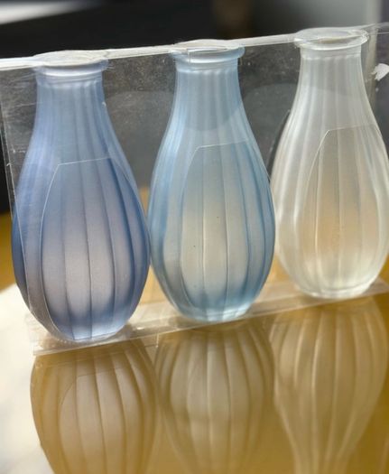 Set of frosted vases